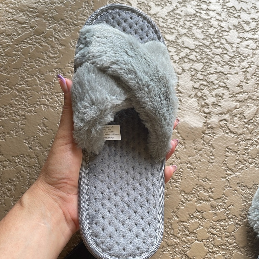Gray Fuzzy Slides NEW - Picture 3 of 5